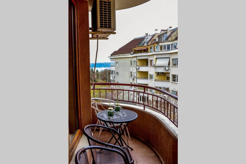 Sea View Apartment Next To Sea Garden And Beach Várna Kültér fotó